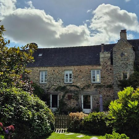 Gite De Charme Au Manoir Du Plessis-Quinquis Sainte-Seve Exterior photo